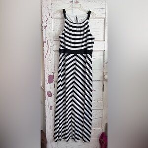 Studio One B&W Chevron Maxi Dress Sz XL Lined Bodice Key Hole back Front Slit